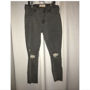 Gray mid-rise skinny jeans